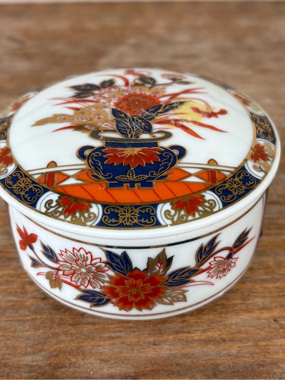 VTG Japanese Imari porcelain covered trinket dish